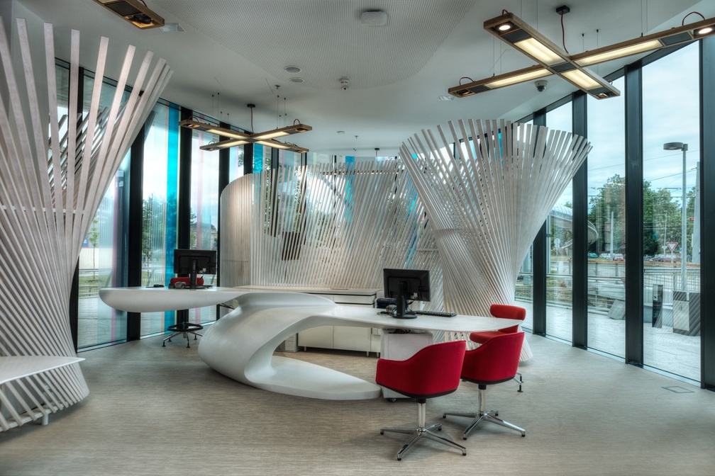 Designový bílý multifunkční nábytek ve tvaru kříže