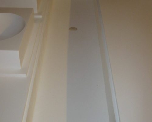 Detail pracovní desky s integrovaným odkapávačem